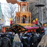 4867_1201 Verkaufsstand für Glühwein - Spitaler Str. zu Weihnachten. | Adventszeit  in Hamburg - Weihnachtsmarkt - VOL. 2